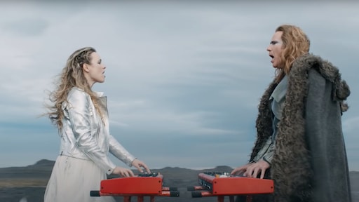 Eerste beelden onthuld van hysterische Netflix-songfestivalfilm