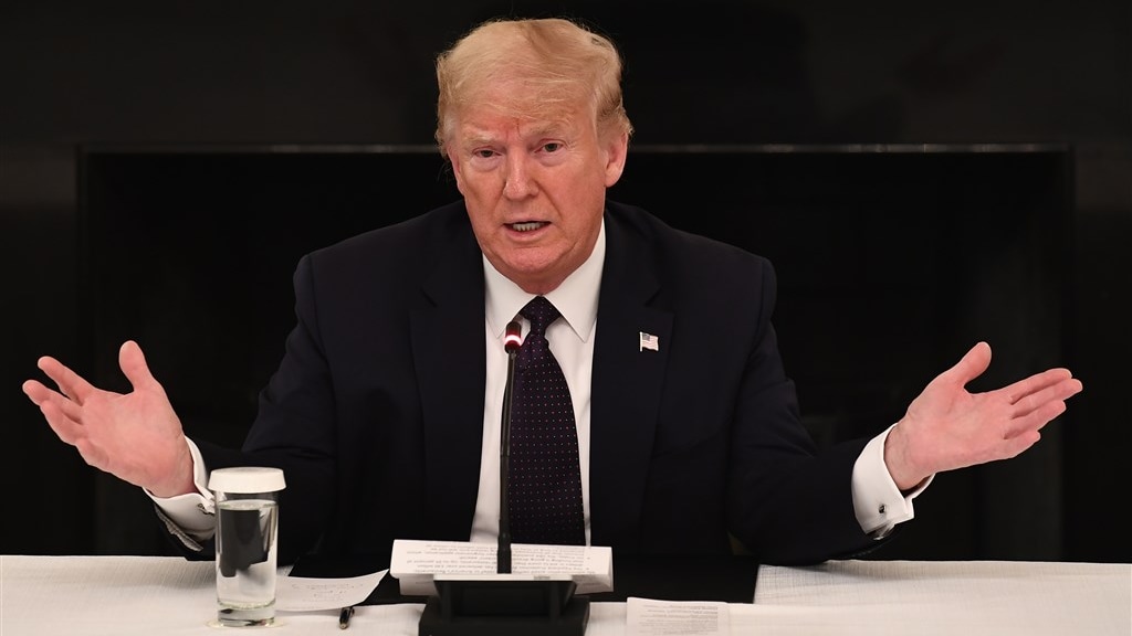 Trump zegt oud-malariamedicijn al weken te slikken, ondanks waarschuwingen