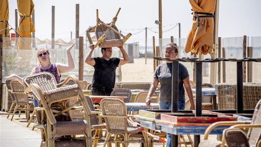 Versoepeling kan doorgaan, geen 1,5 meter afstand voor huisgenoten in horeca