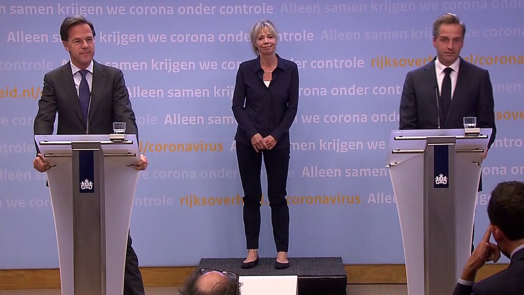 Gebarentolk halverwege persconferentie Rutte afgelost