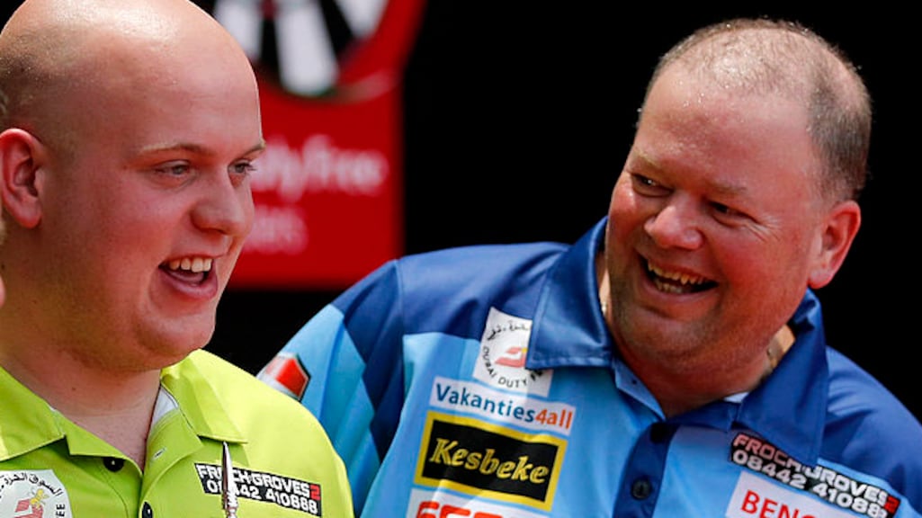 Van Barneveld reageert op Van Gerwen-prank: 'Hij luistert hem 40 keer per uur!'