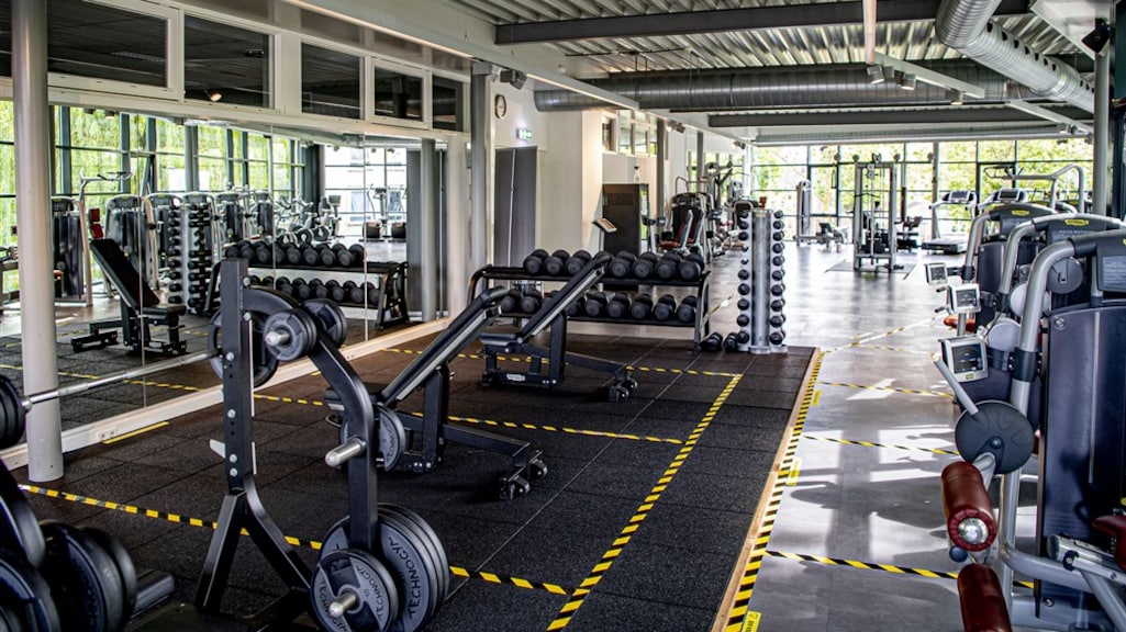 Rutte: sportscholen, sauna's, sportkantines en casino's per 1 juli open