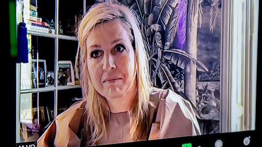 Máxima draagt H&M-jurk tijdens digitale toespraak