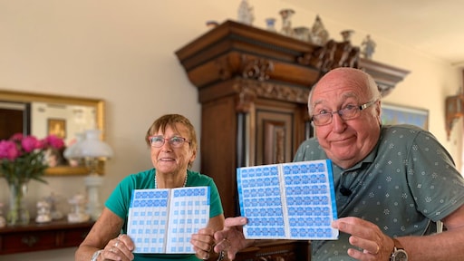 Bonno gaat pret van plakken AH-spaarzegels missen: 'Dankbaar klusje'