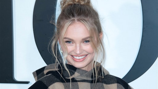 Romee Strijd overladen met complimenten na 'eerlijke foto' van lichaam ná de bevalling