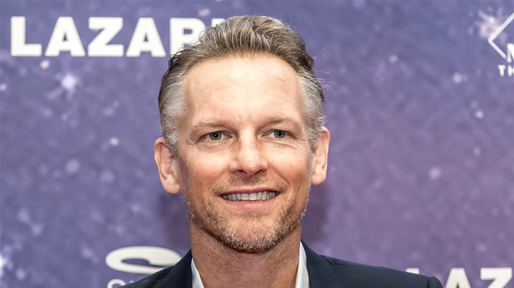 Barry Atsma met mes gestoken op filmset