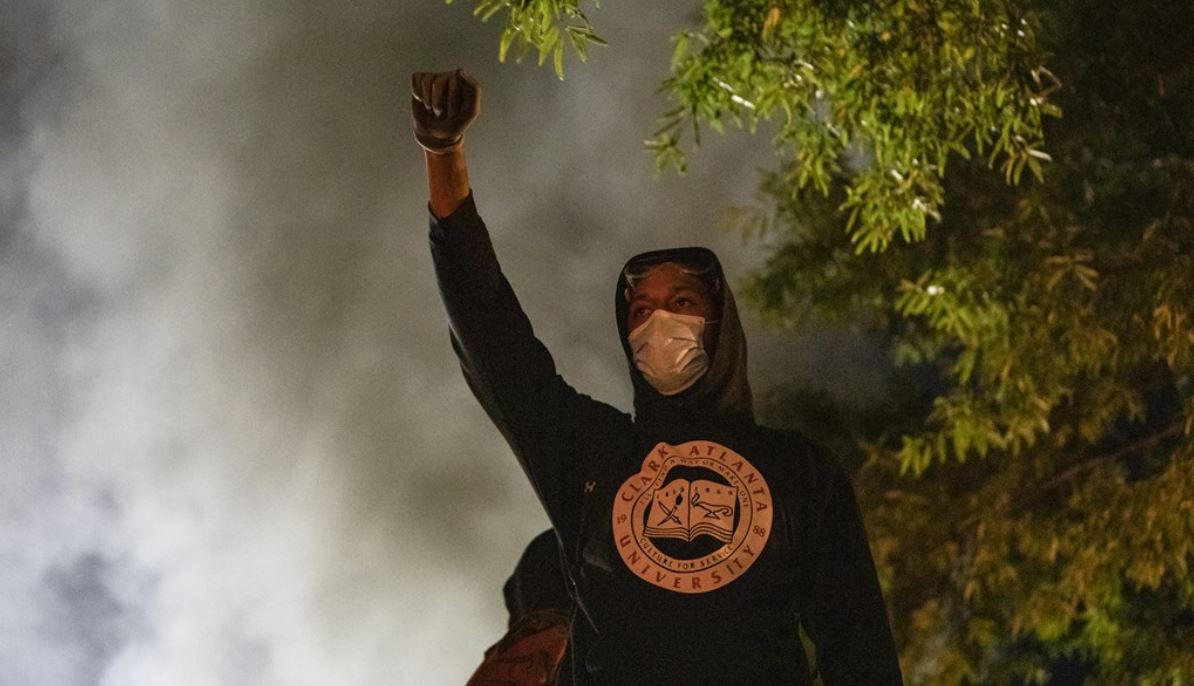 Een demonstrant bij het Witte Huis