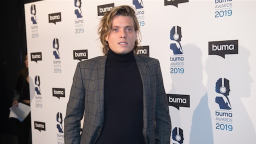 Tony Junior hekelt influencers in de muziekwereld