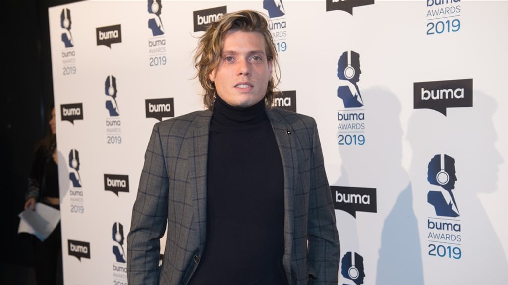 Tony Junior hekelt influencers in de muziekwereld