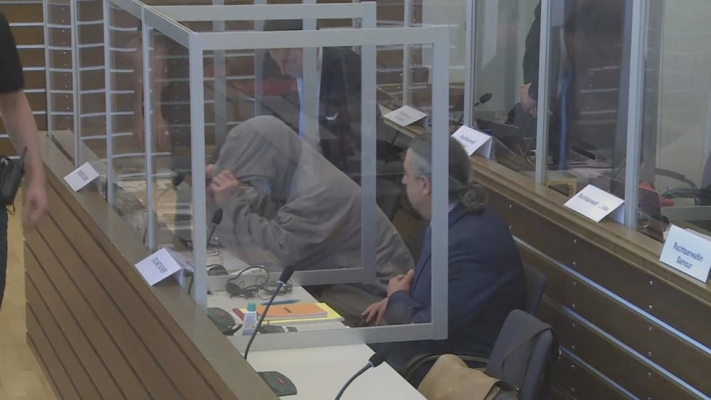 Syrische beul voor de rechter nadat hij werd herkend bij bouwmarkt