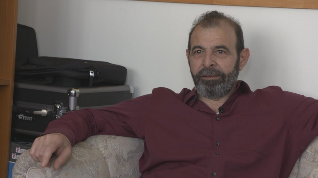 Asielzoeker Anwar al-Bunni stond oog in oog met man die hem martelde.