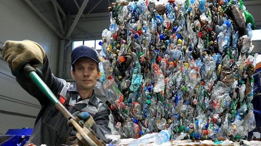 Markt voor gerecycled plastic volledig ingestort