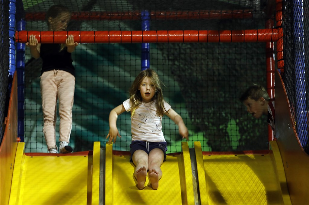 Speelparadijzen vallen tussen wal en schip met coronarichtlijnen