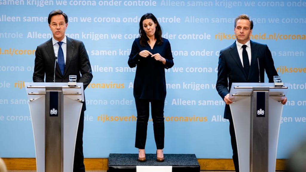 Inzet gebarentolk tijdens crisis nu vastgelegd: 'Laat mensen niet afhankelijk zijn'