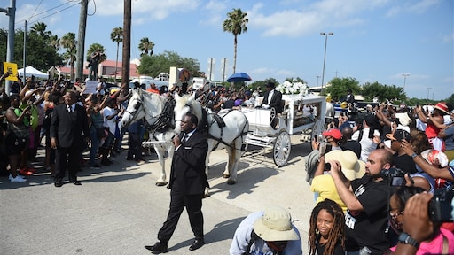 George Floyd begraven na emotionele ceremonie: 'Ik hou van je'