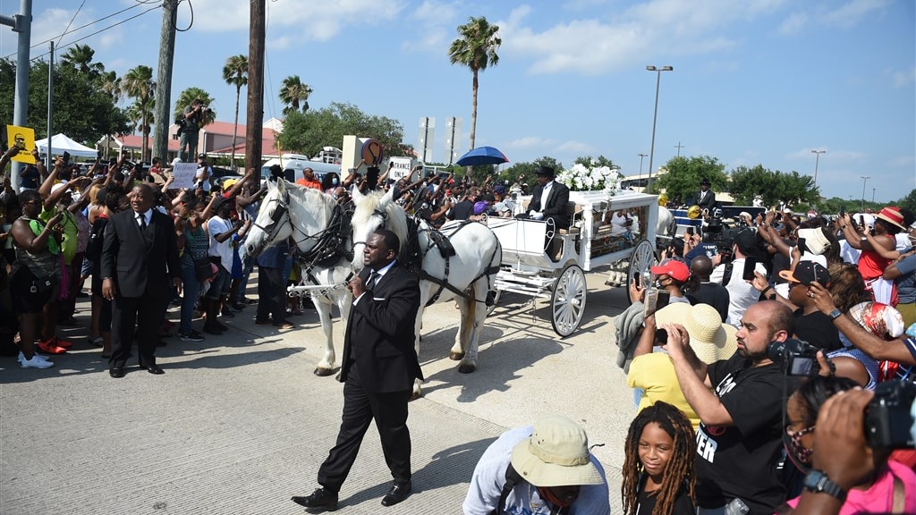 George Floyd begraven na emotionele ceremonie: 'Ik hou van je'