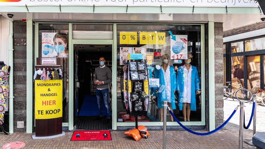 Van reisbureau naar winkel in mondkapjes: 'Ik moet mijn kop boven water houden'