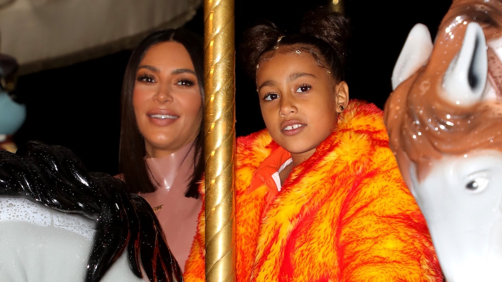 Jarige North West in de watten gelegd door familie Kardashian