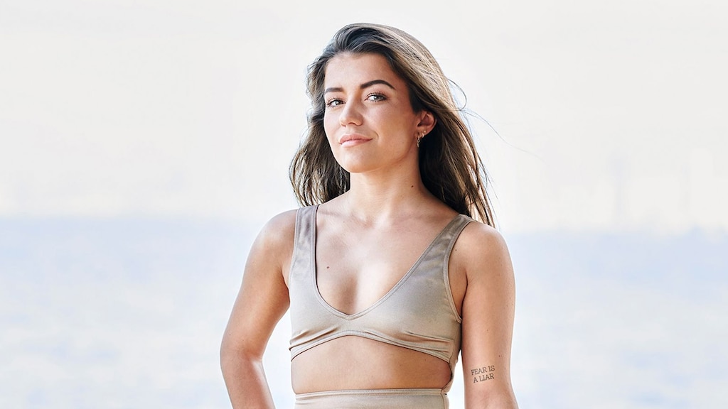 Lynn en Romey van EOTB geven tekst en uitleg over 'orgiepaleis'