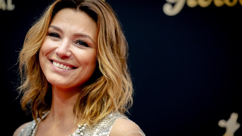 Evi Hanssen met de borsten bloot voor docuserie over internet