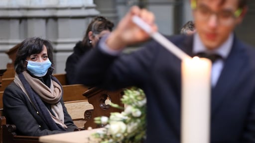 Afstand houden bij uitvaart: 'Een knuffel is zó moeilijk te onderdrukken'