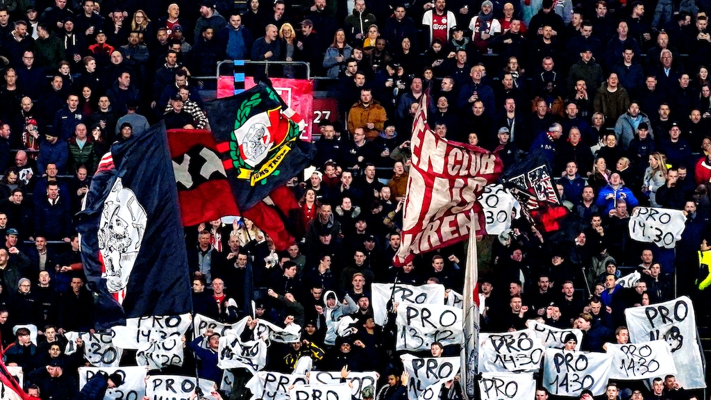 'Betaald voetbal met publiek vanaf september weer mogelijk'