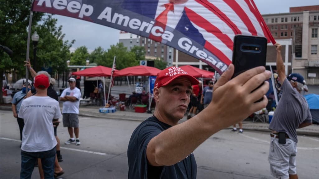 Trump houdt eerste campagnebijeenkomst ondanks besmettingsgevaar