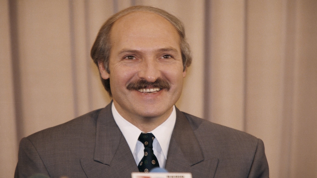 Loekasjenko in 1996, toen hij nog maar twee jaar aan de macht was.