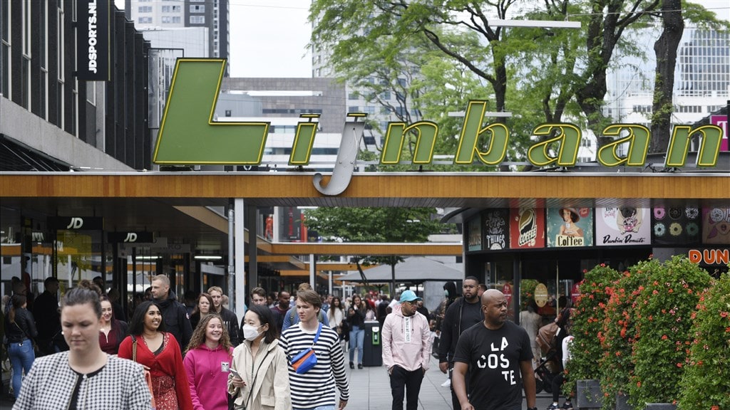 Meer coronadiscussie in winkels, typetjes wijzen mensen op regels