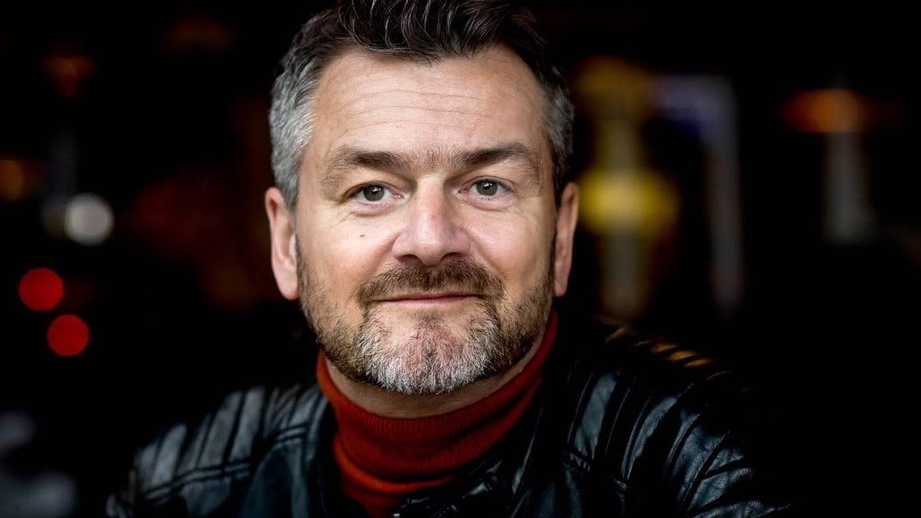 Kasper van Kooten gaat optreden in Transavia-vliegtuig