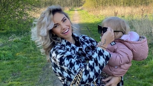 Monica Geuze verpest het haar van dochtertje Zara-Lizzy