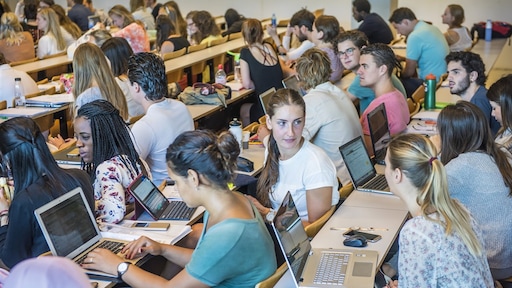 Balen van studievertraging: 'Afgelopen maanden was pure zelfstudie'