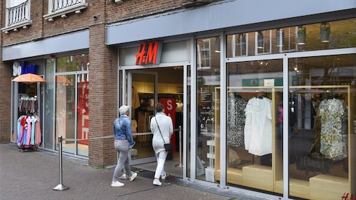 H&M diep in de coronapuree: kwartaalverlies van 700 miljoen dollar