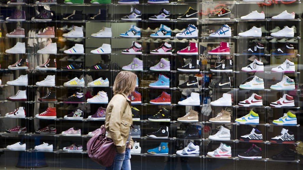 Jongeren geven ondanks crisis meer uit aan sneakers