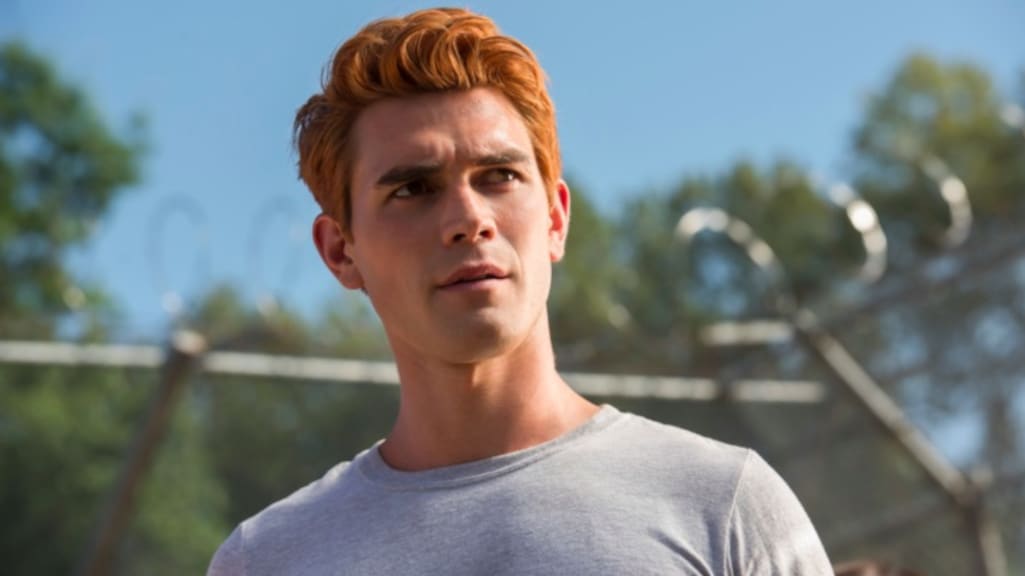Riverdale-acteur KJ Apa onherkenbaar met quarantaine-look