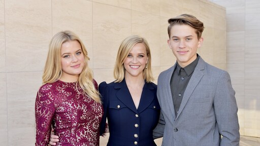 Zoon Reese Witherspoon gaat zijn moeder achterna