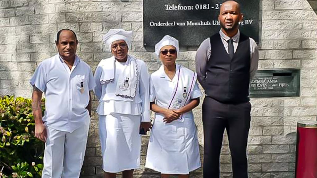 Het bestuur van afleggersvereniging Doe Oprecht, met Ileen als tweede van links.