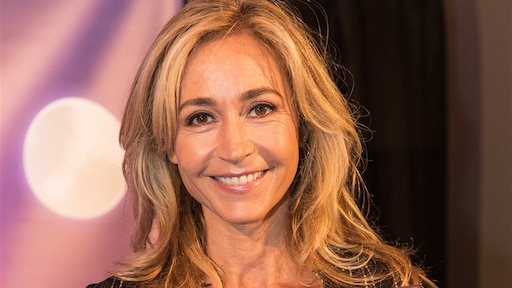 Wendy van Dijk in de watten gelegd na operatie aan knie