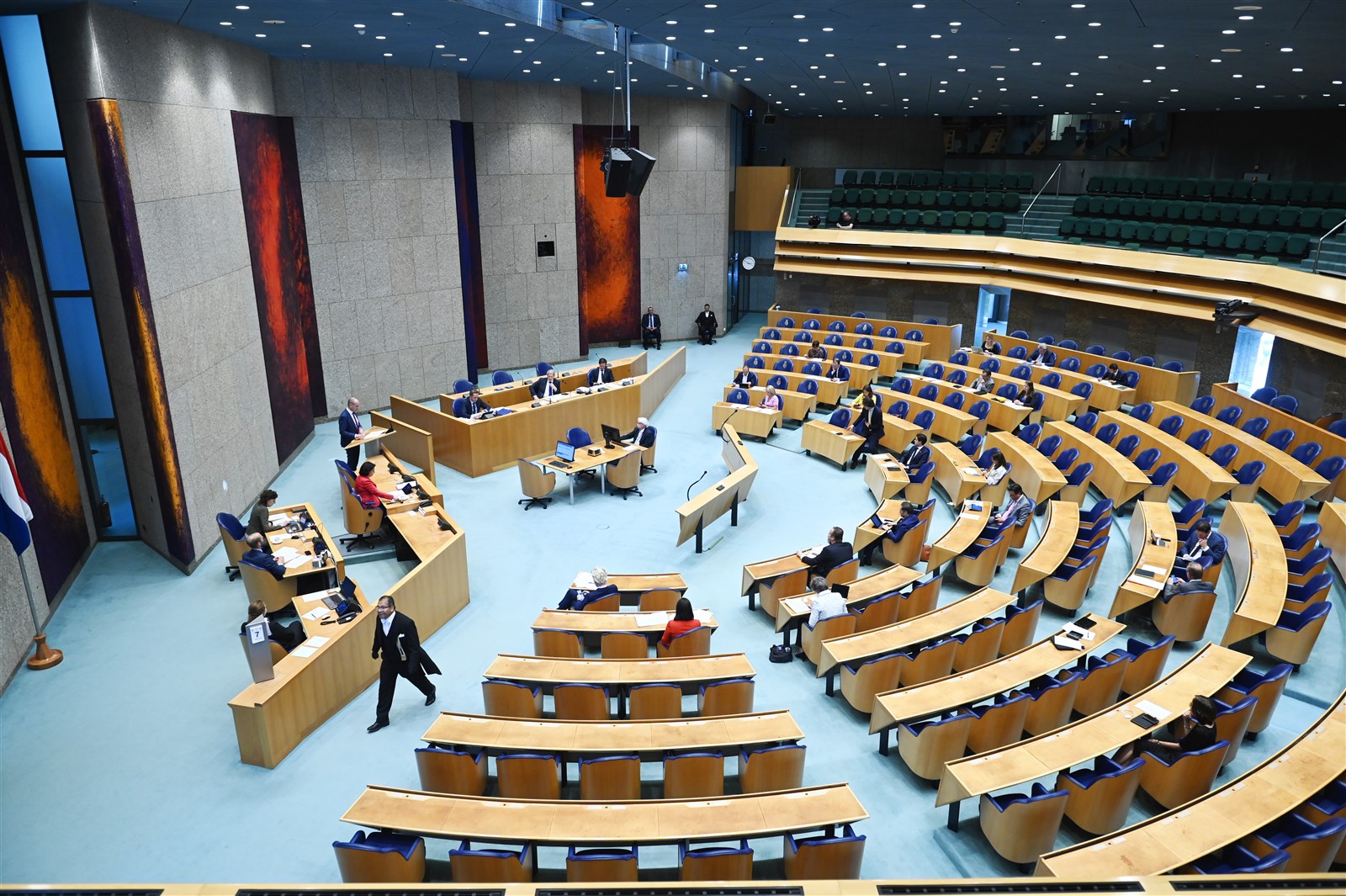 'Roep Tweede Kamer terug voor debat over klachten RIVM'