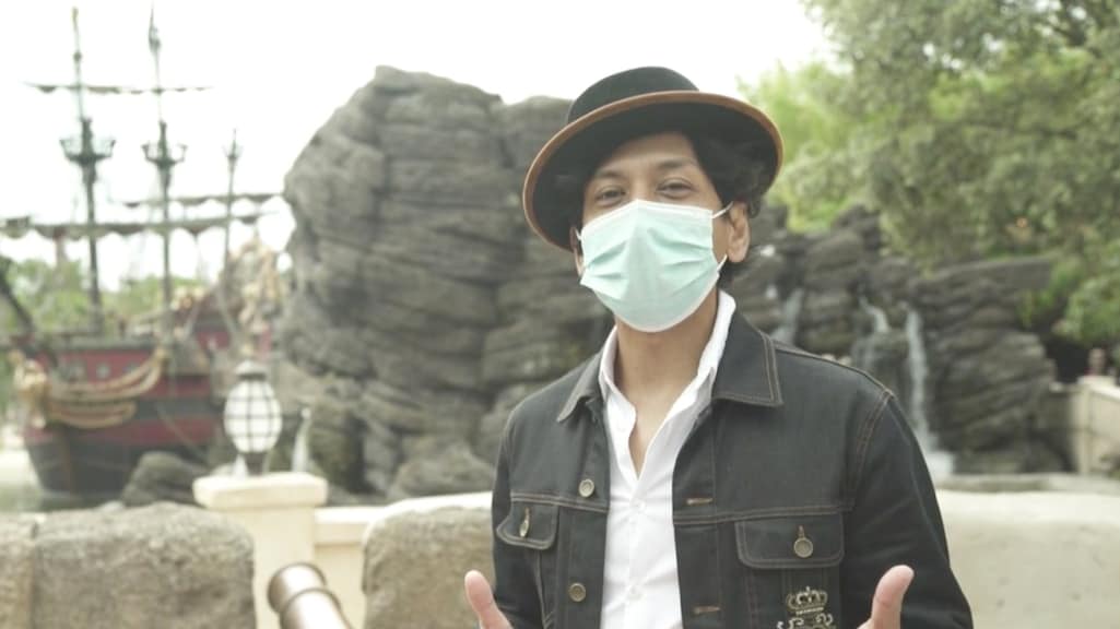 Wibi Soerjadi kan geluk niet op nu Disneyland weer geopend is