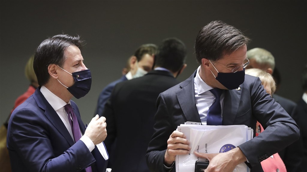 EU-top mét mondkapjes: Rutte somber over akkoord coronafonds