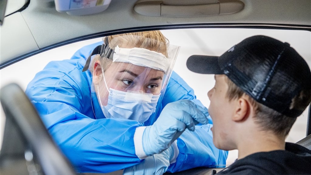 Coronaklachten? Dit moet je weten over het doen van een test
