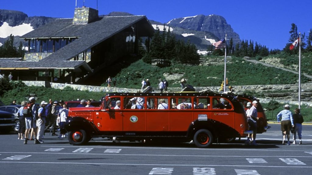 Toeristenbus crasht in Rocky Mountains: drie doden, meerdere gewonden