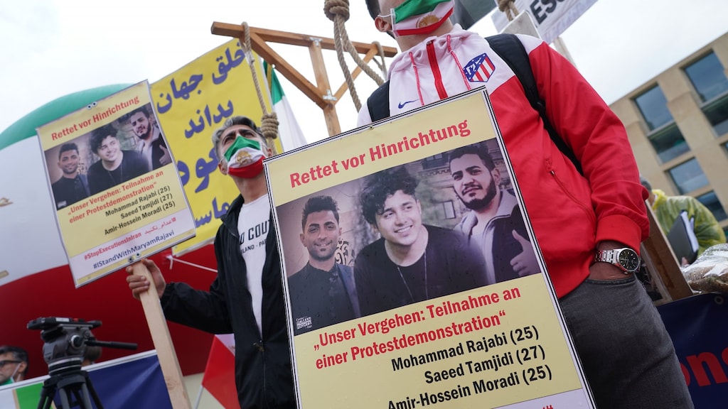 Executie drie Iraanse demonstranten gaat niet door: 'ze hebben geluk'