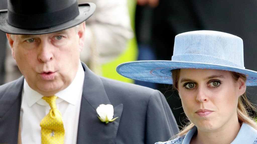 Waarom prins Andrew niet op trouwfoto's prinses Beatrice staat