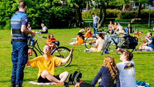 GGD's balen na toename besmettingen: 'Dweilen met kraan open'