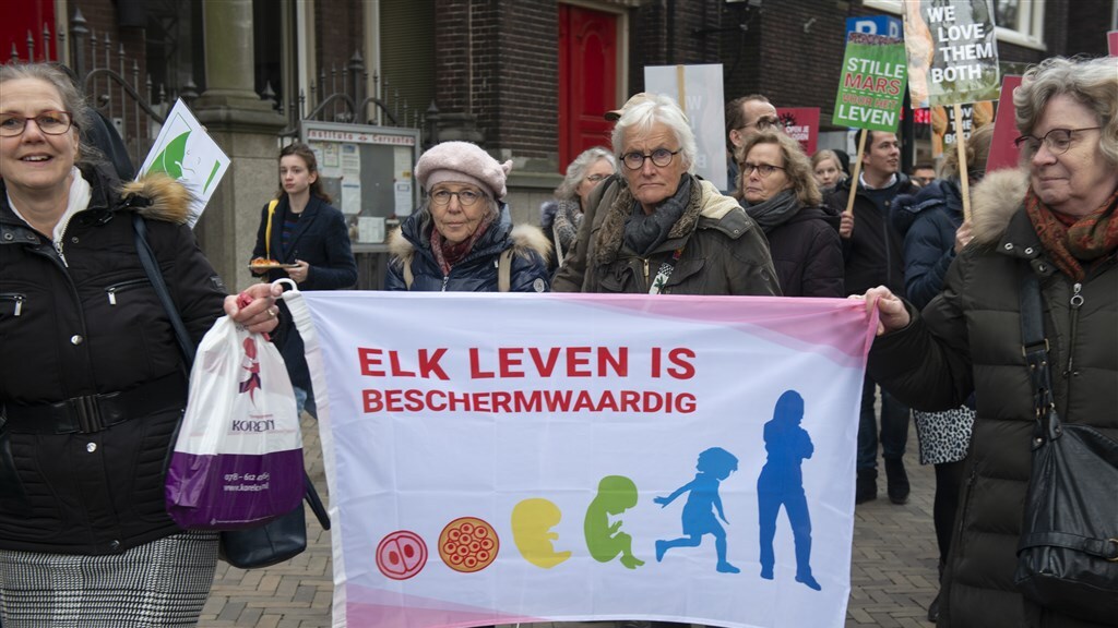Aanspreken van vrouwen bij abortuskliniek mag verboden worden