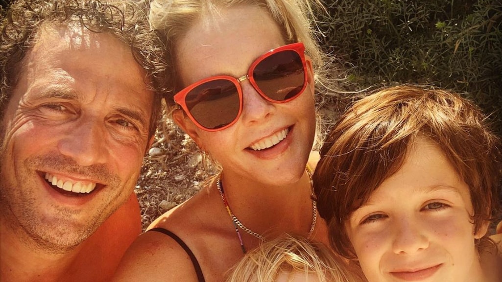 Chantal Janzen viert vakantie en geniet van haar jongens