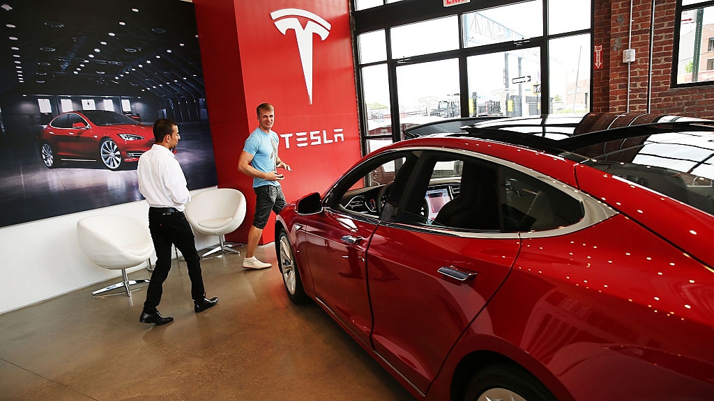 Tesla verrast met veel hogere omzet en winst dan verwacht