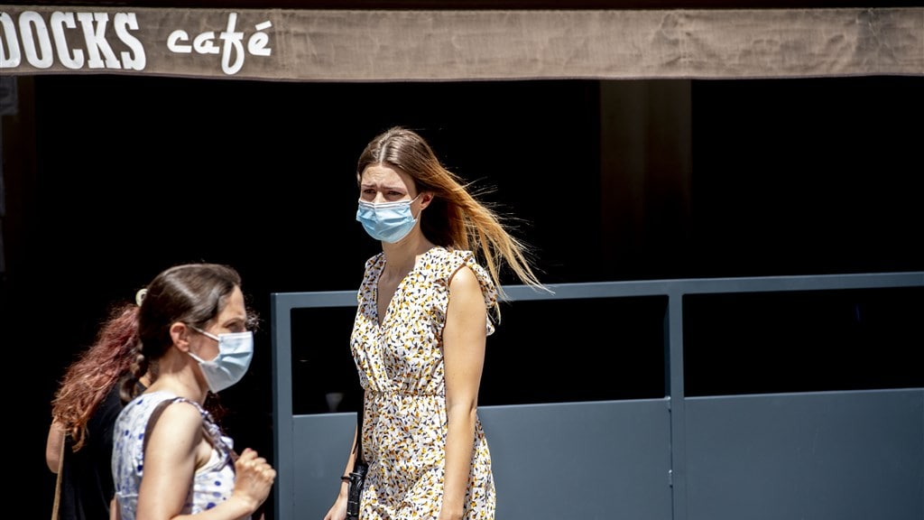 Verplicht een mondkapje dragen? Zo gaat het in landen om ons heen